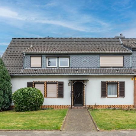 Cozy Villa With Garden, Balcony And Parking Area In Duesseldorf エクステリア 写真