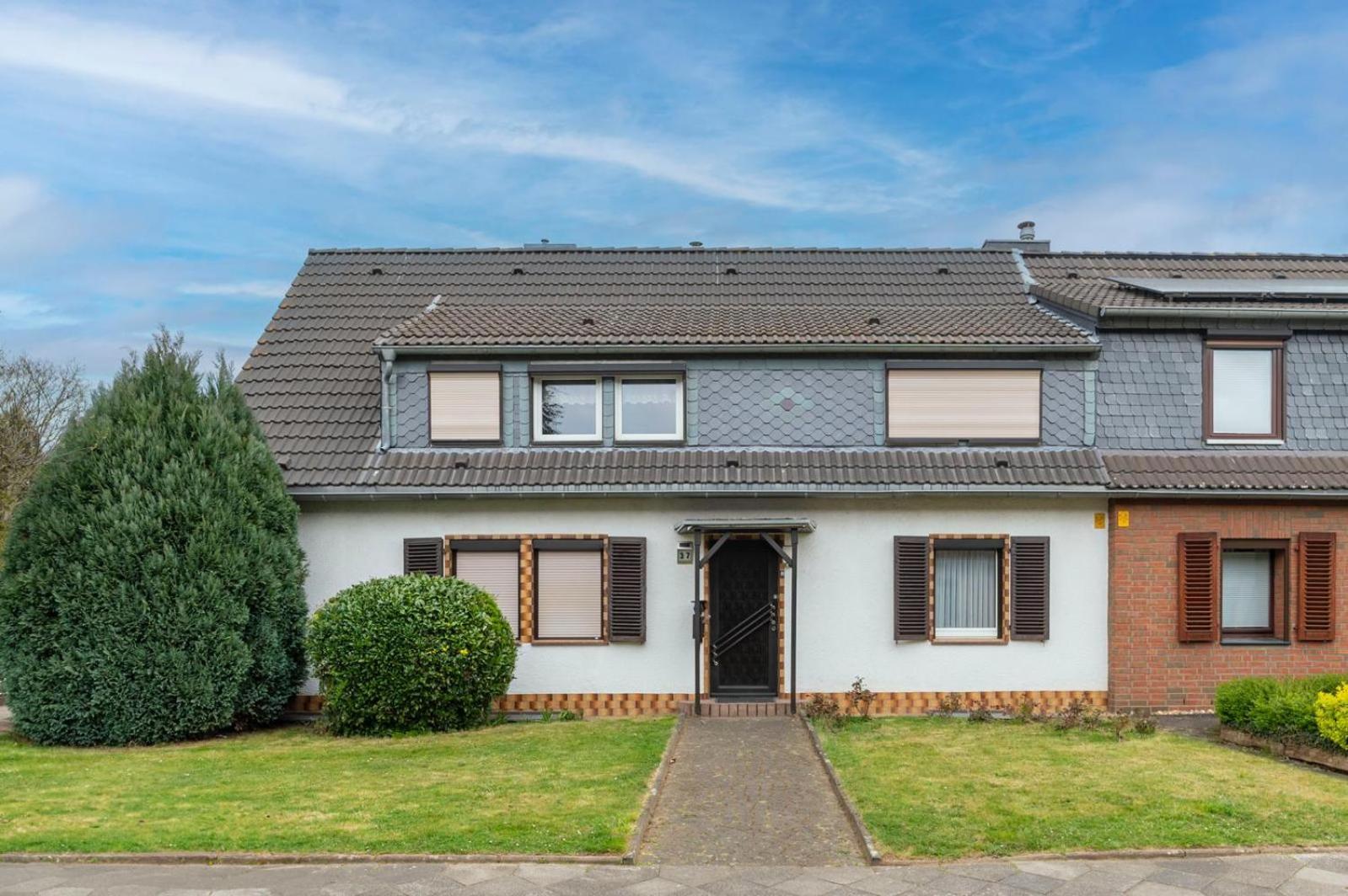 Cozy Villa With Garden, Balcony And Parking Area In Duesseldorf エクステリア 写真